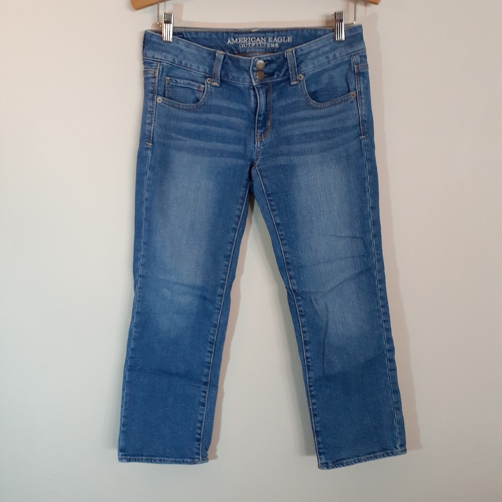 🎉 American Eagle women’s low rise Artist Crop stretch jeans size 4